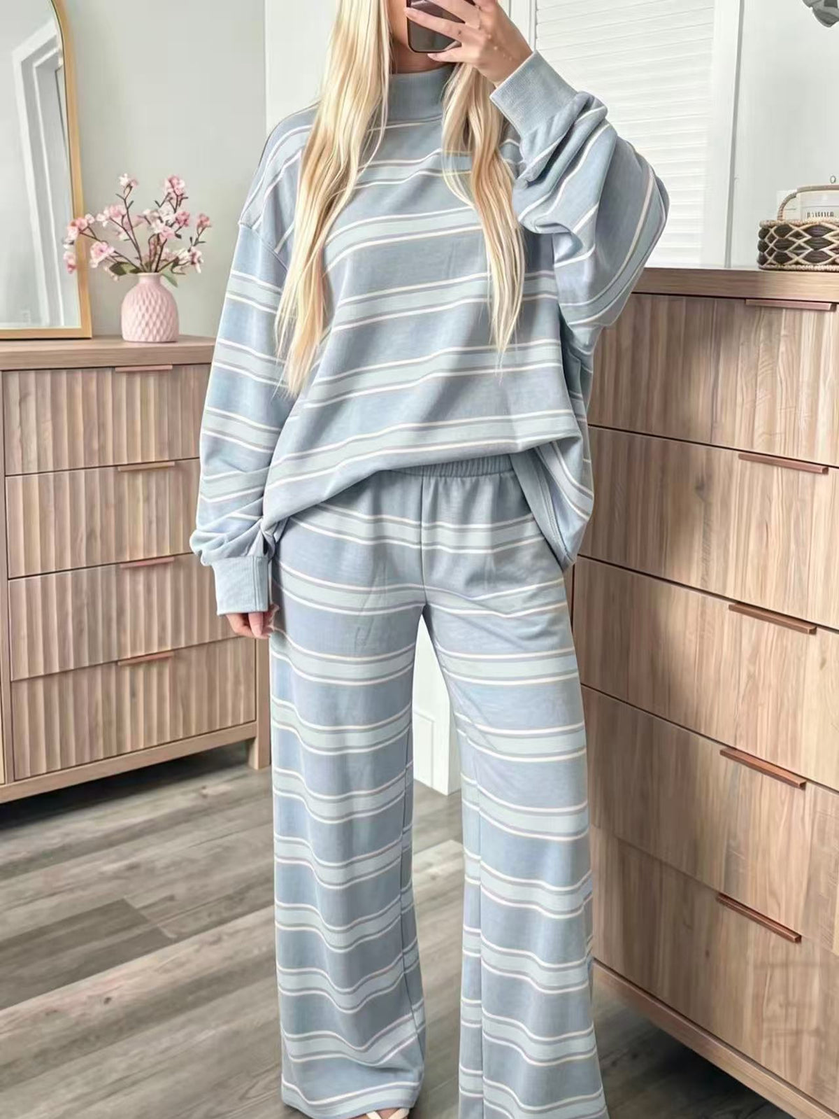 Casual Long Sleeve Lounge Set - Soft Striped Two Piece Suit